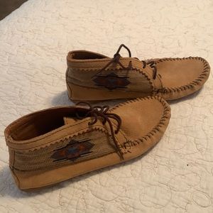 Women’s Minnetonka Moccasins Size 11